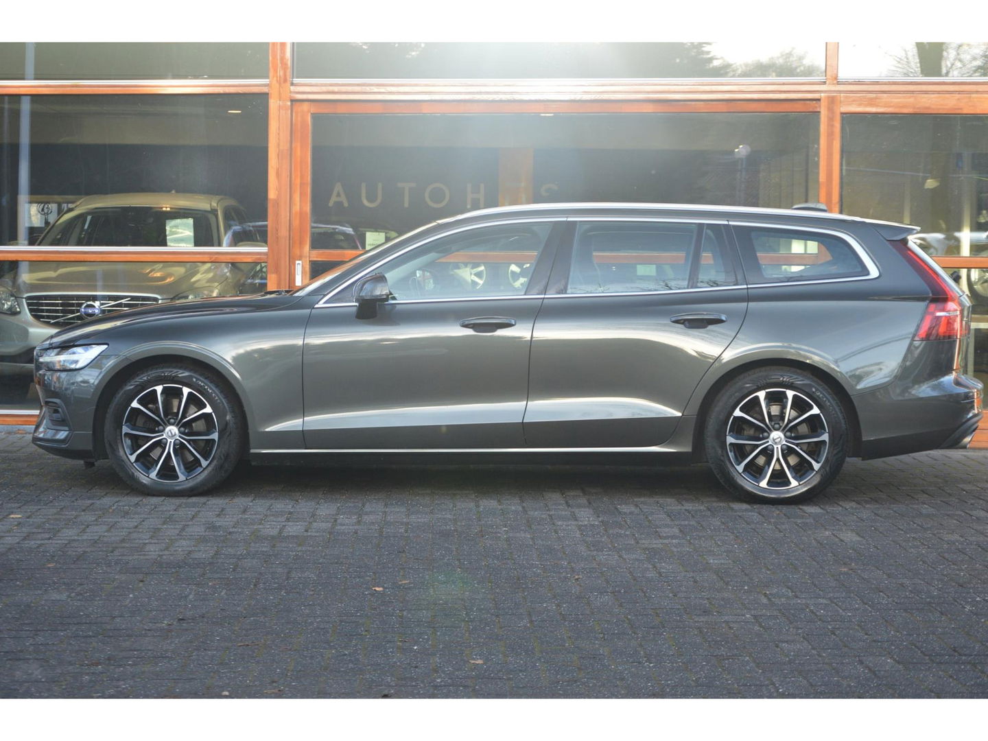 Volvo V60 B3 Business Pro | Pilot-Assist | Apple Carplay | Bluetooth | BLIS |
