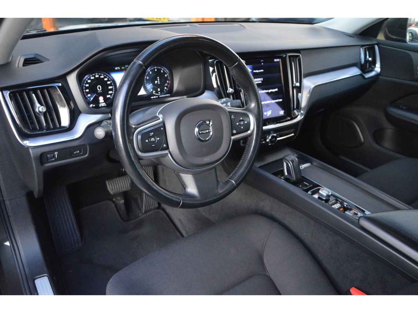 Volvo V60 B3 Business Pro | Pilot-Assist | Apple Carplay | Bluetooth | BLIS |