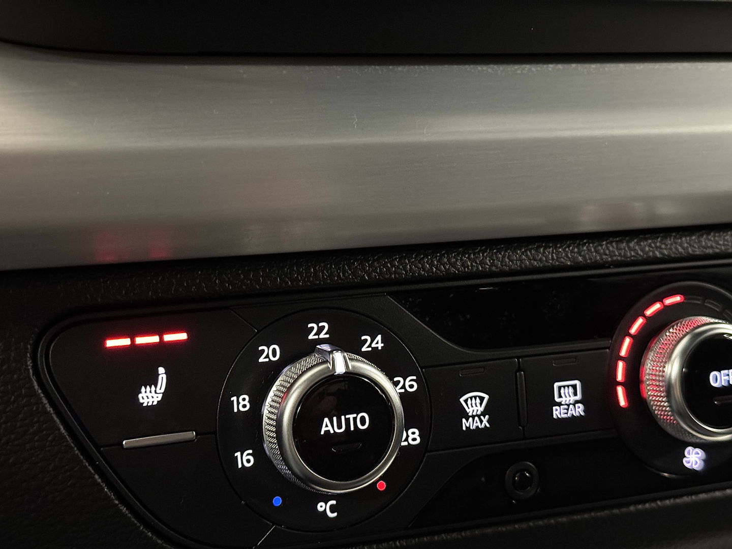 Audi Q5 3.0 TDI quattro Sport S Line Black Edition | 286 PK! | Panoramadak | Adaptieve Cruise Control | Lane Assist | Elektrische Trekhaak | Camera | DAB | Navigatie | 20" Lichtmetaal |