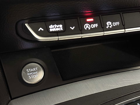 Audi Q5 3.0 TDI quattro Sport S Line Black Edition | 286 PK! | Panoramadak | Adaptieve Cruise Control | Lane Assist | Elektrische Trekhaak | Camera | DAB | Navigatie | 20" Lichtmetaal |