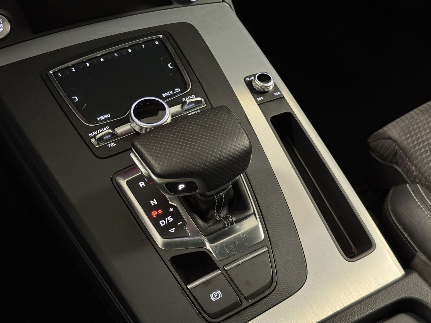 Audi Q5 3.0 TDI quattro Sport S Line Black Edition | 286 PK! | Panoramadak | Adaptieve Cruise Control | Lane Assist | Elektrische Trekhaak | Camera | DAB | Navigatie | 20" Lichtmetaal |