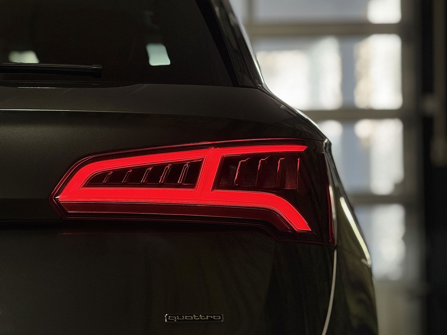 Audi Q5 3.0 TDI quattro Sport S Line Black Edition | 286 PK! | Panoramadak | Adaptieve Cruise Control | Lane Assist | Elektrische Trekhaak | Camera | DAB | Navigatie | 20" Lichtmetaal |