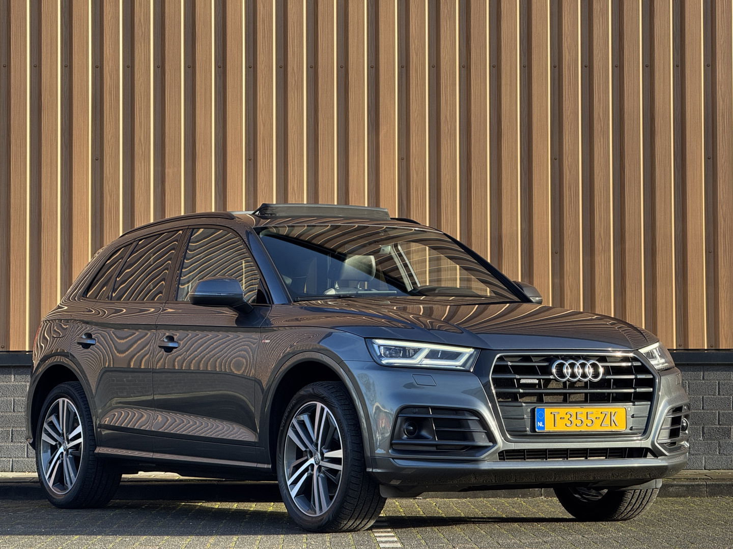 Audi Q5 3.0 TDI quattro Sport S Line Black Edition | 286 PK! | Panoramadak | Adaptieve Cruise Control | Lane Assist | Elektrische Trekhaak | Camera | DAB | Navigatie | 20" Lichtmetaal |