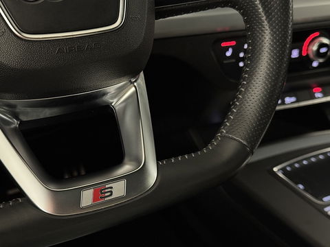 Audi Q5 3.0 TDI quattro Sport S Line Black Edition | 286 PK! | Panoramadak | Adaptieve Cruise Control | Lane Assist | Elektrische Trekhaak | Camera | DAB | Navigatie | 20" Lichtmetaal |