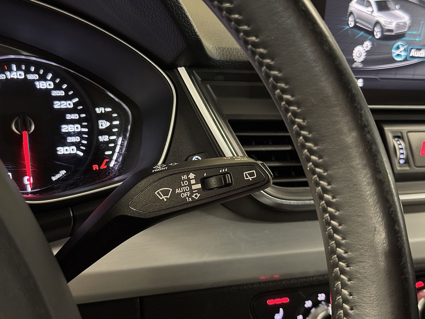 Audi Q5 3.0 TDI quattro Sport S Line Black Edition | 286 PK! | Panoramadak | Adaptieve Cruise Control | Lane Assist | Elektrische Trekhaak | Camera | DAB | Navigatie | 20" Lichtmetaal |