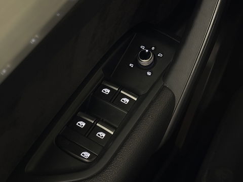 Audi Q5 3.0 TDI quattro Sport S Line Black Edition | 286 PK! | Panoramadak | Adaptieve Cruise Control | Lane Assist | Elektrische Trekhaak | Camera | DAB | Navigatie | 20" Lichtmetaal |