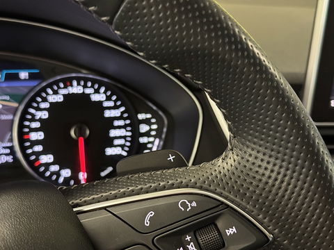 Audi Q5 3.0 TDI quattro Sport S Line Black Edition | 286 PK! | Panoramadak | Adaptieve Cruise Control | Lane Assist | Elektrische Trekhaak | Camera | DAB | Navigatie | 20" Lichtmetaal |