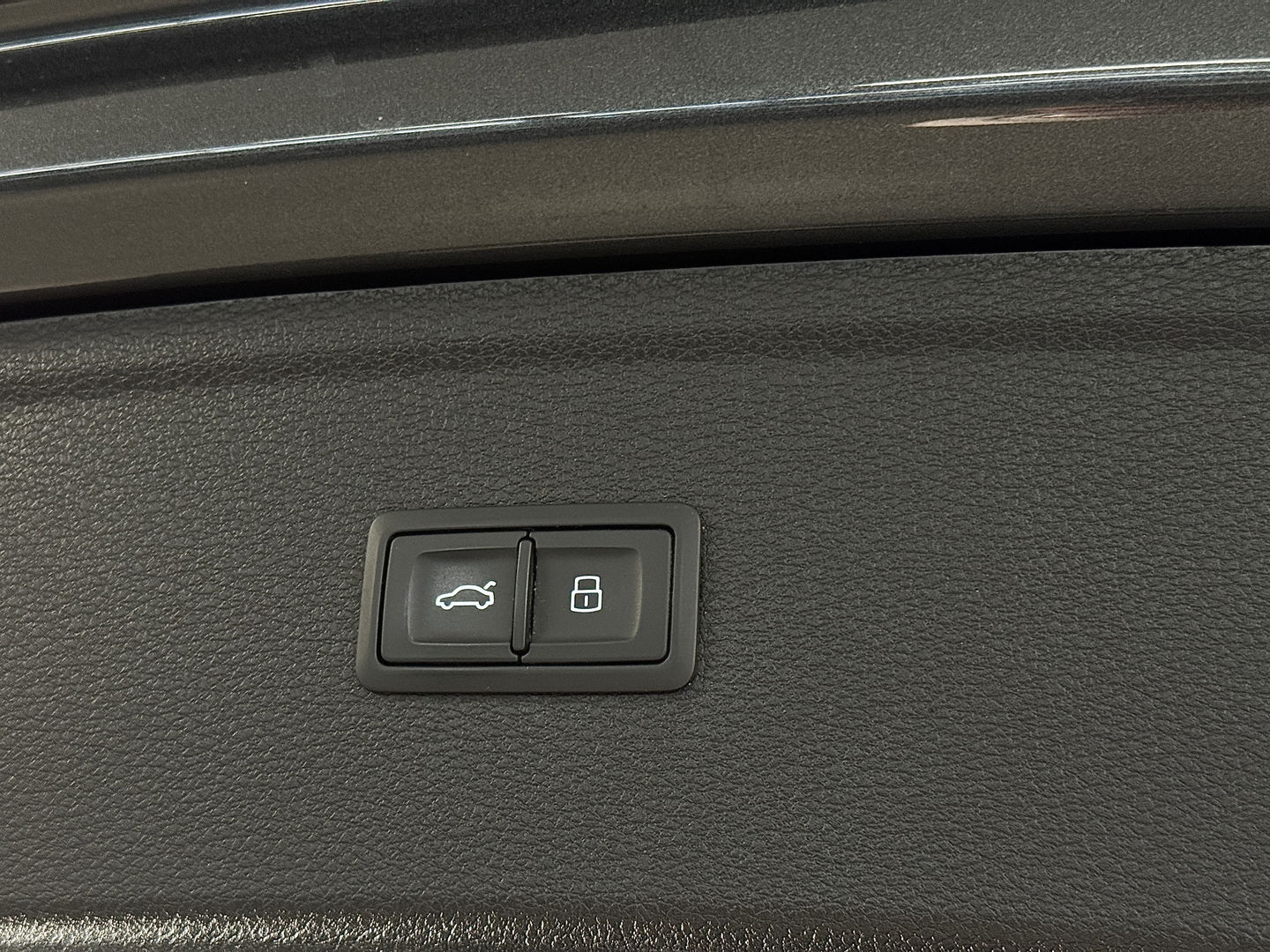 Audi Q5 3.0 TDI quattro Sport S Line Black Edition | 286 PK! | Panoramadak | Adaptieve Cruise Control | Lane Assist | Elektrische Trekhaak | Camera | DAB | Navigatie | 20" Lichtmetaal |