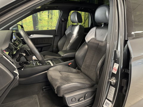 Audi Q5 3.0 TDI quattro Sport S Line Black Edition | 286 PK! | Panoramadak | Adaptieve Cruise Control | Lane Assist | Elektrische Trekhaak | Camera | DAB | Navigatie | 20" Lichtmetaal |