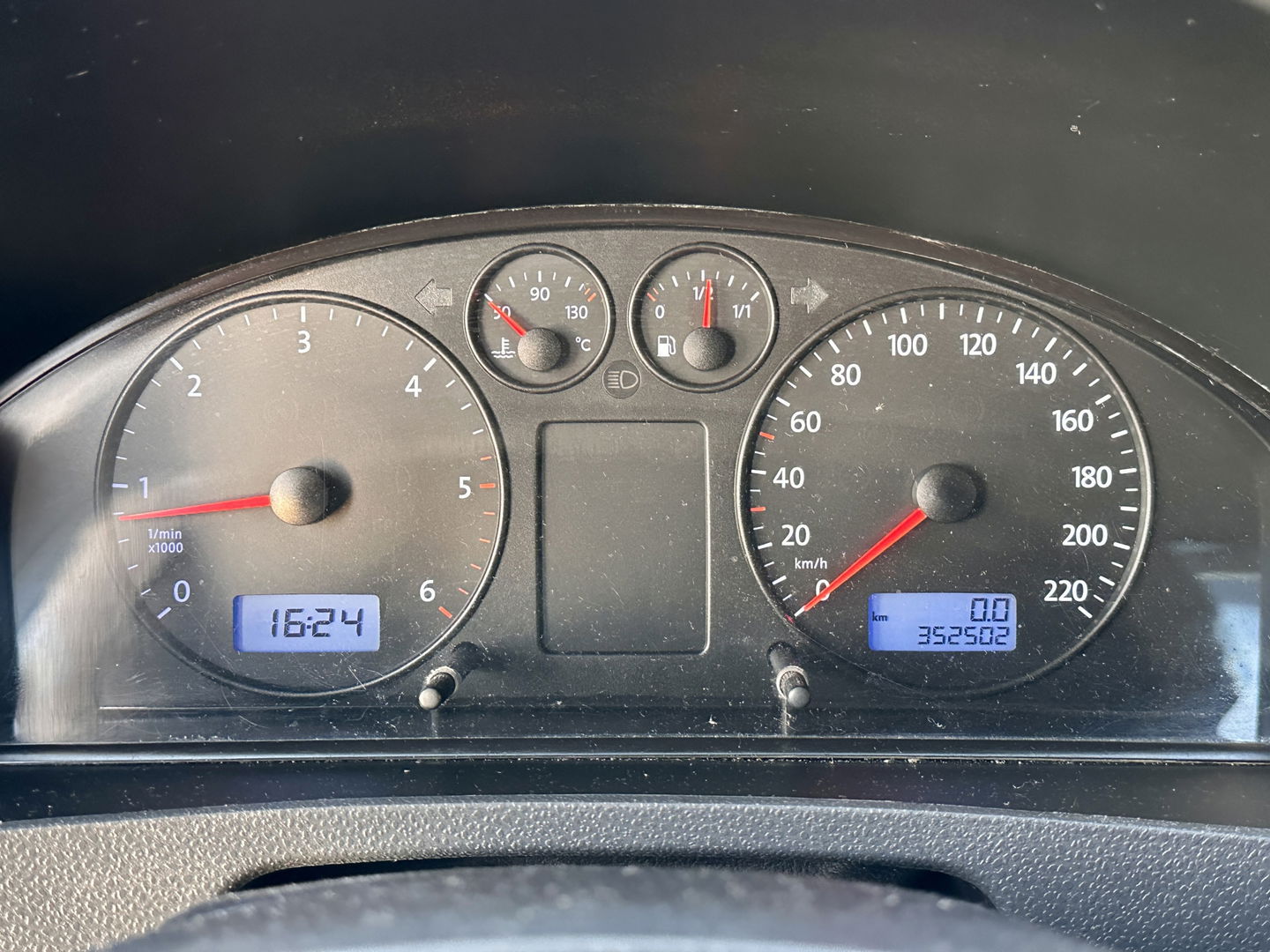 Volkswagen TRANSPORTER TDI 96 KW 1.0 DC | Unieke Camper! | Hefdak | Luifel | Bluetooth | Airconditioning | Trekhaak |