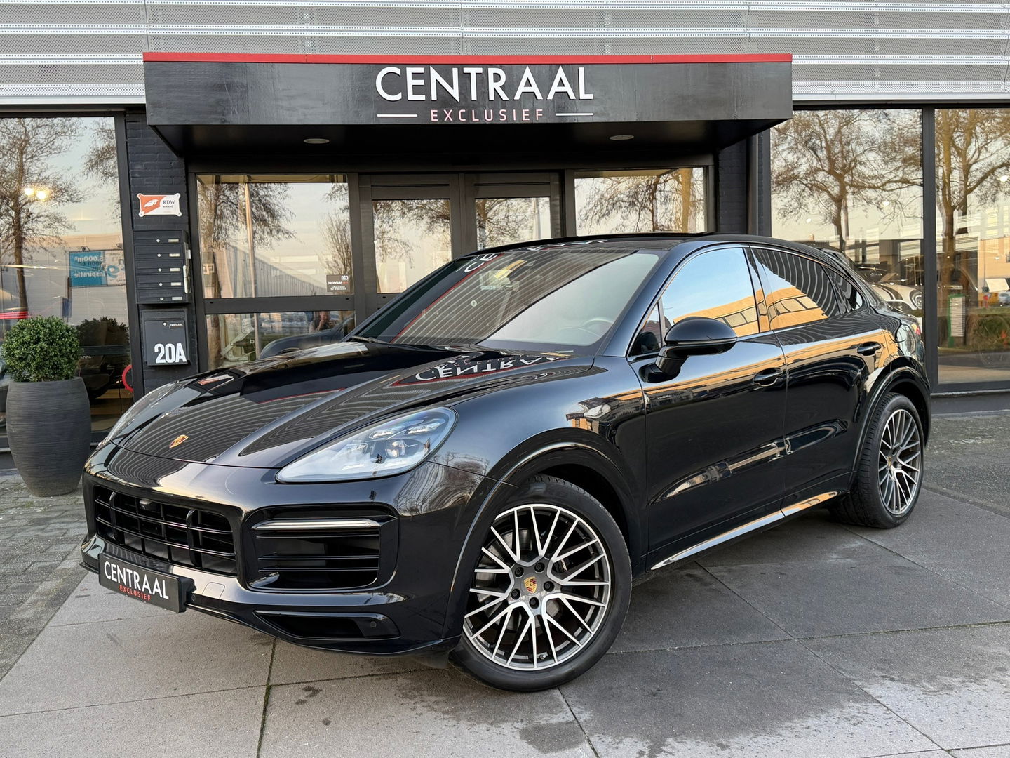 Porsche Cayenne Coupé 3.0 E-Hybrid Pano|NL-Auto|Keyless|4Wielbesturing|Approved|Bosé|462PK