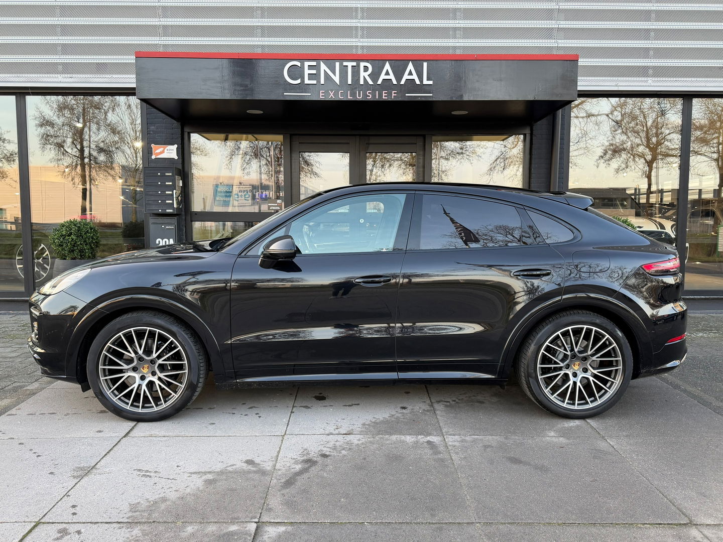 Porsche Cayenne Coupé 3.0 E-Hybrid Pano|NL-Auto|Keyless|4Wielbesturing|Approved|Bosé|462PK