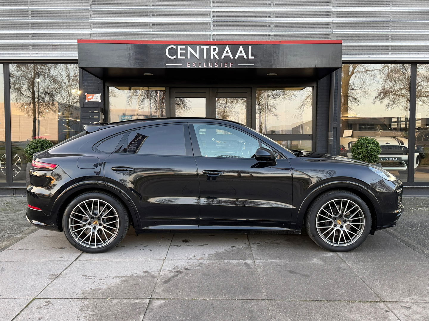 Porsche Cayenne Coupé 3.0 E-Hybrid Pano|NL-Auto|Keyless|4Wielbesturing|Approved|Bosé|462PK