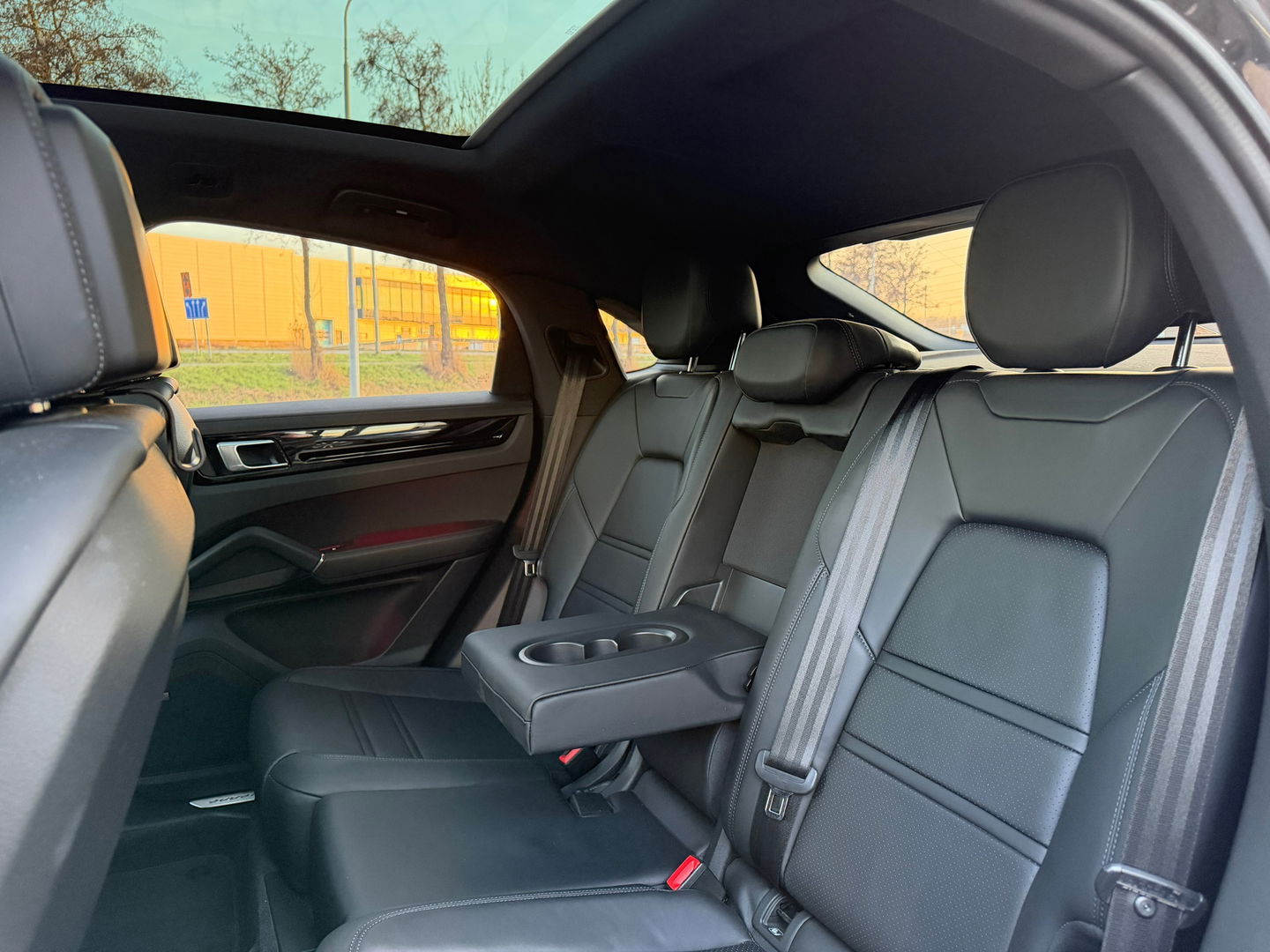 Porsche Cayenne Coupé 3.0 E-Hybrid Pano|NL-Auto|Keyless|4Wielbesturing|Approved|Bosé|462PK