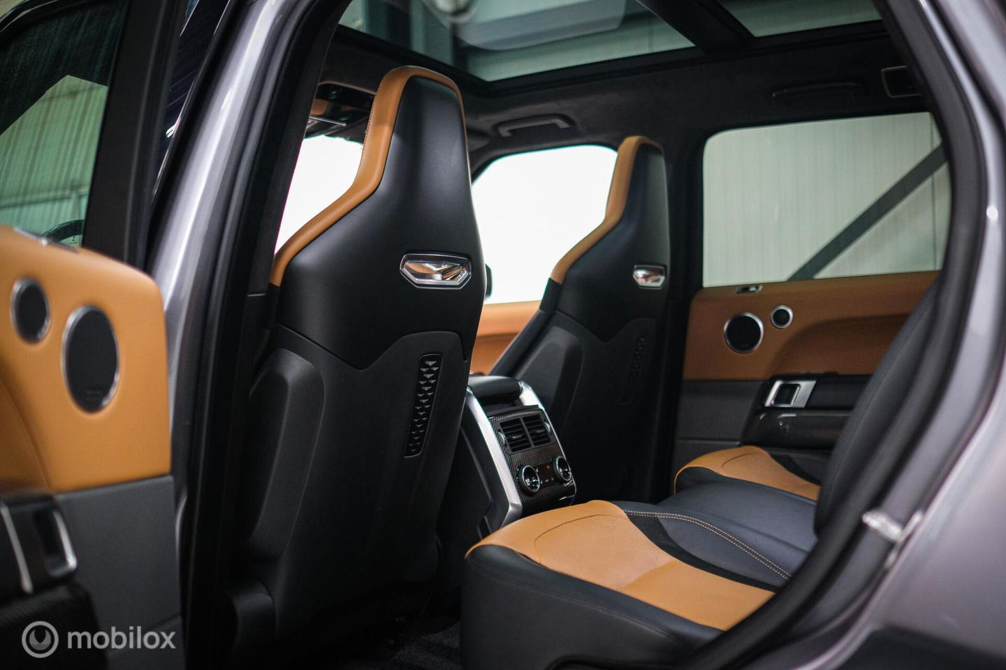 Land Rover Range Rover Sport P575 SVR Carbon Edition