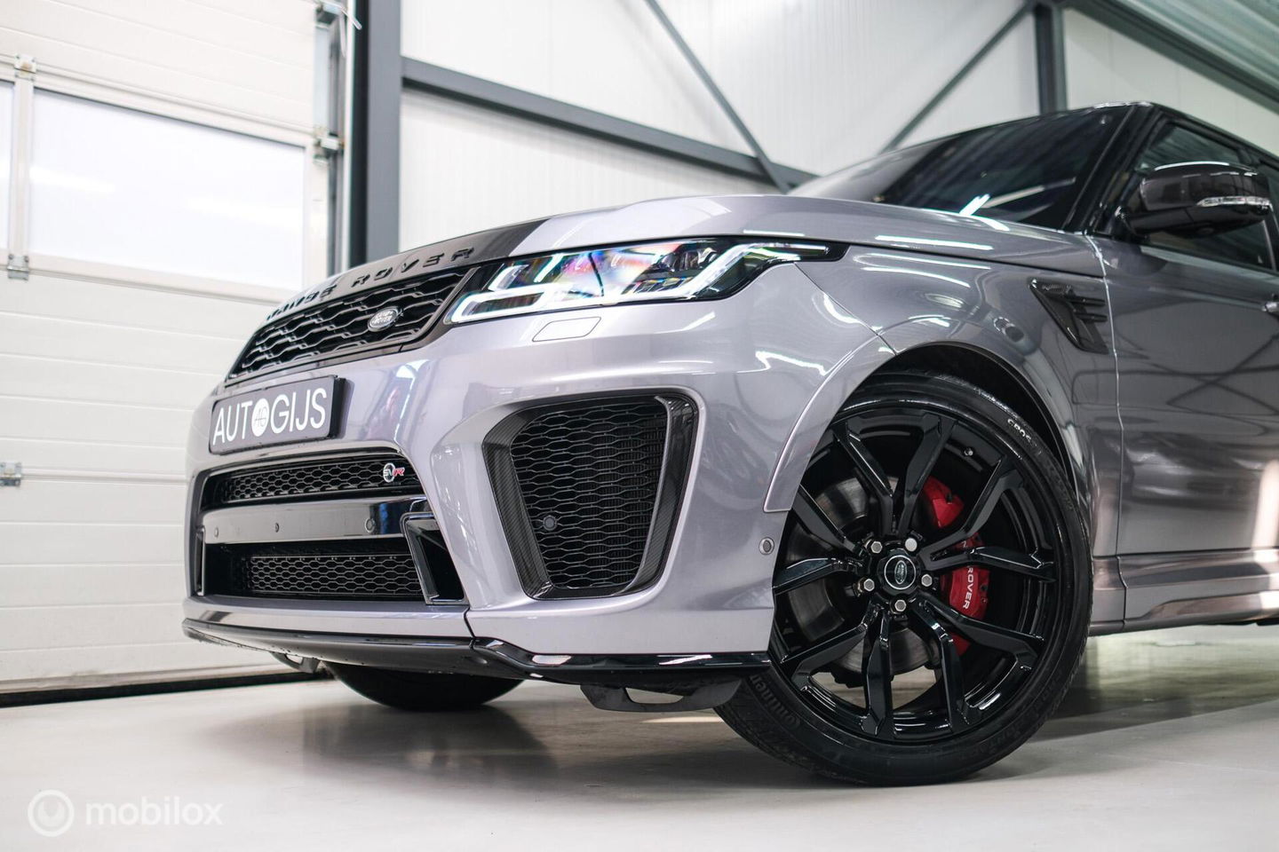 Land Rover Range Rover Sport P575 SVR Carbon Edition