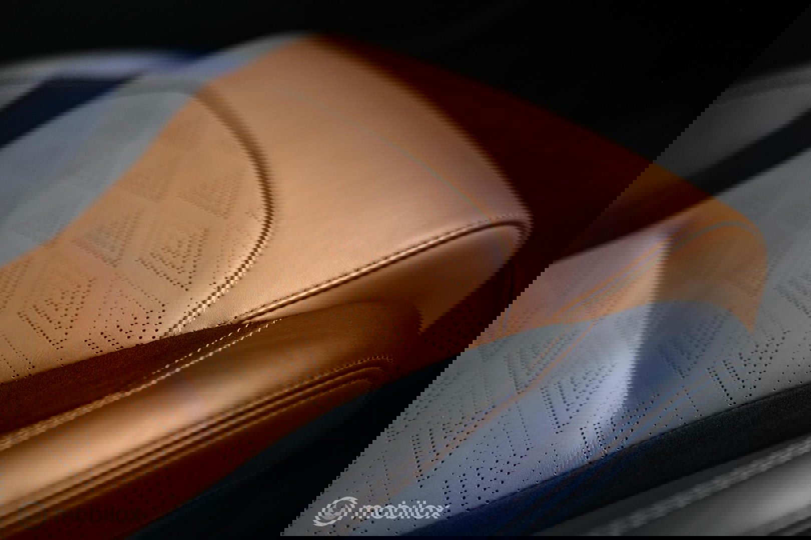 Land Rover Range Rover Sport P575 SVR Carbon Edition