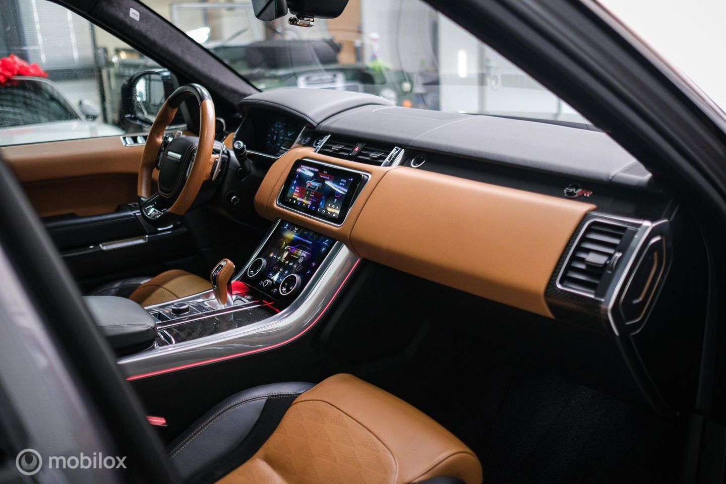 Land Rover Range Rover Sport P575 SVR Carbon Edition