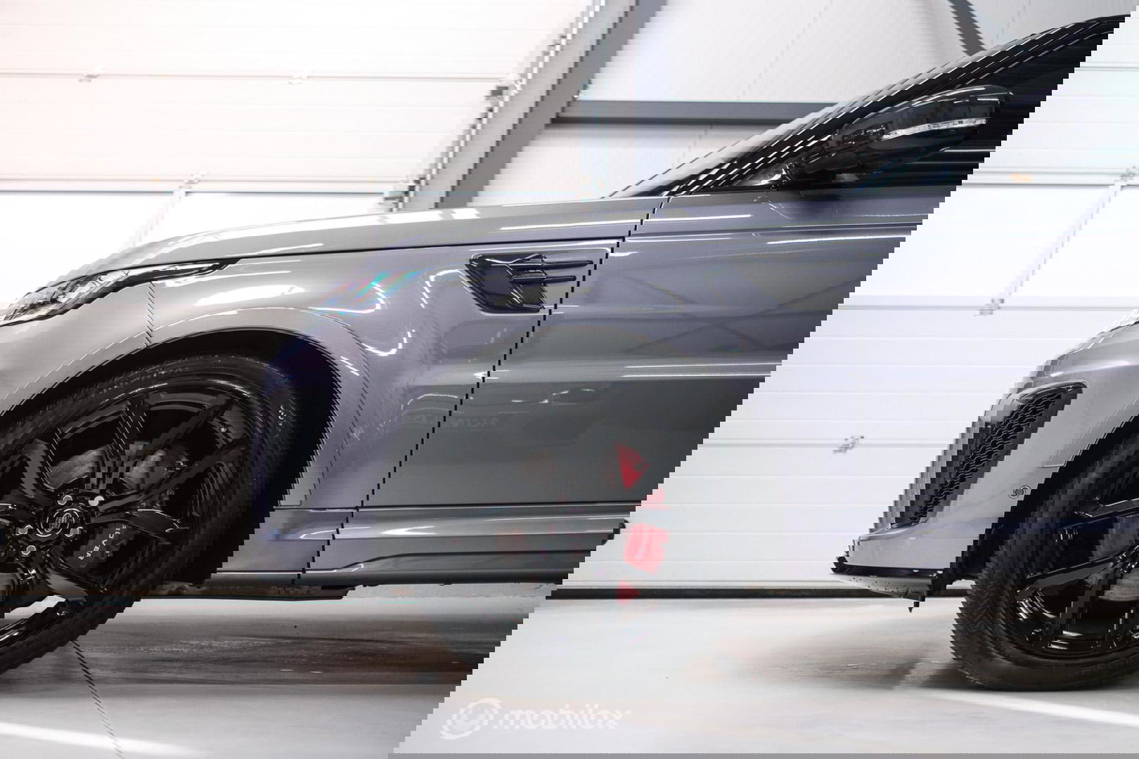 Land Rover Range Rover Sport P575 SVR Carbon Edition