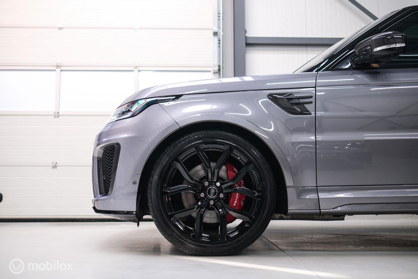Land Rover Range Rover Sport P575 SVR Carbon Edition