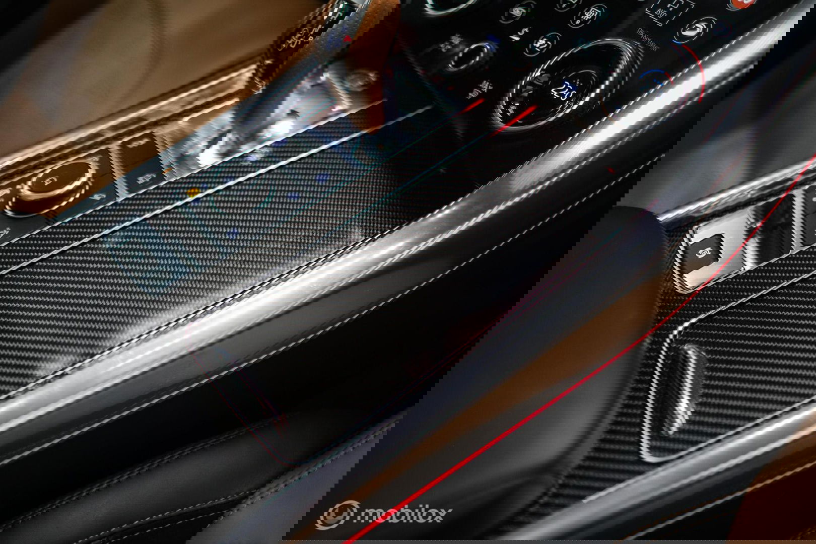 Land Rover Range Rover Sport P575 SVR Carbon Edition