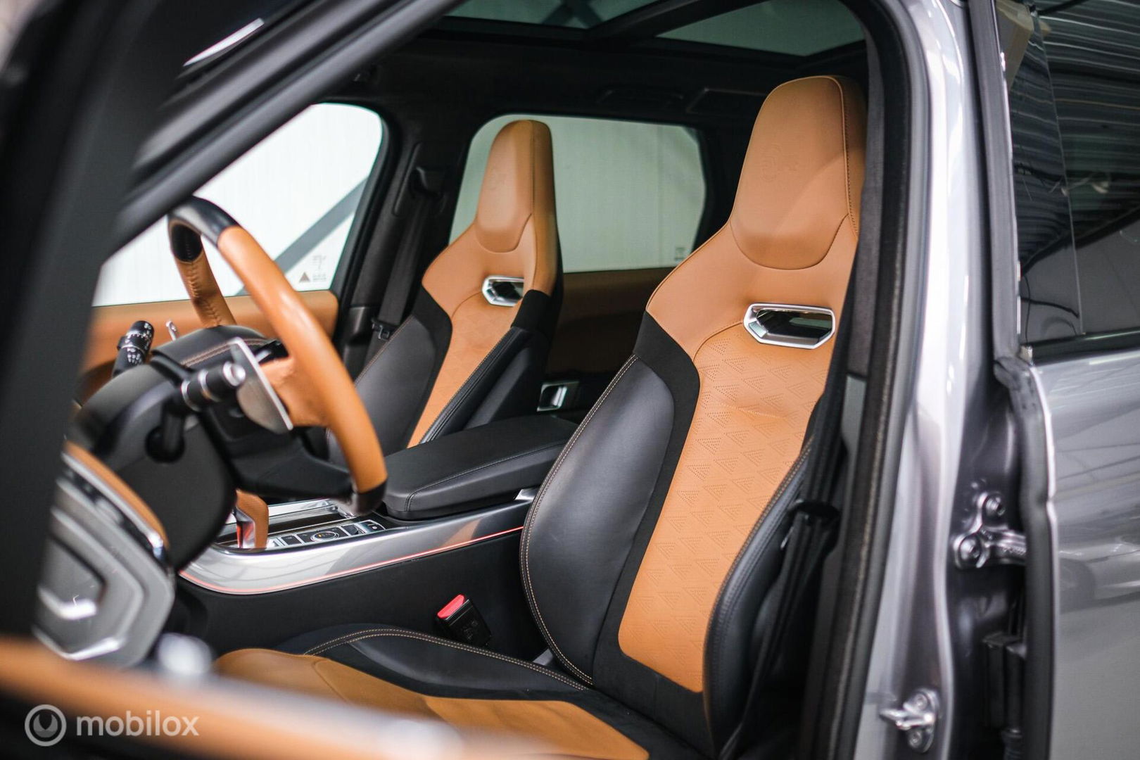 Land Rover Range Rover Sport P575 SVR Carbon Edition