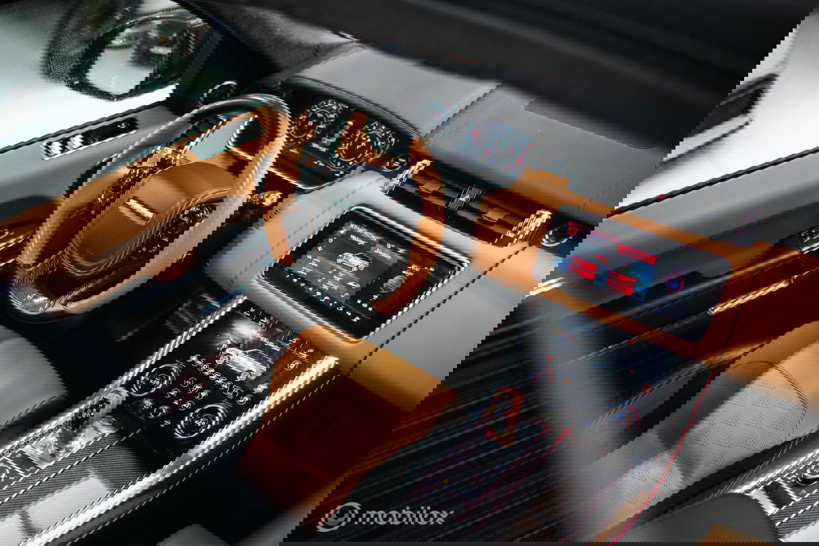 Land Rover Range Rover Sport P575 SVR Carbon Edition