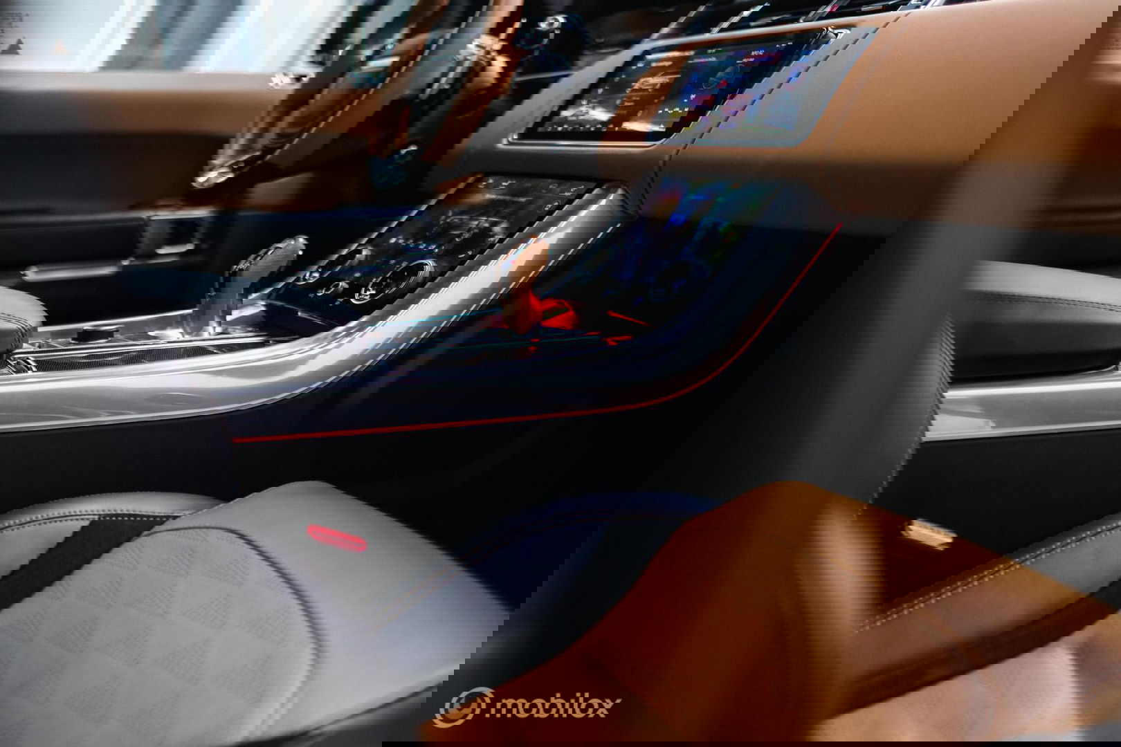 Land Rover Range Rover Sport P575 SVR Carbon Edition