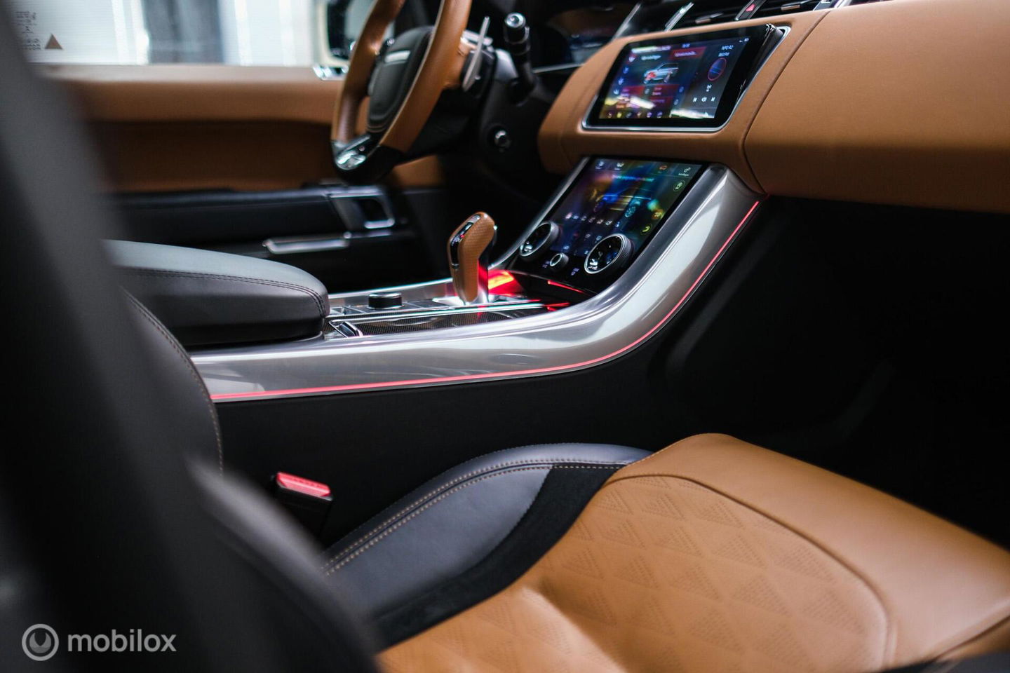 Land Rover Range Rover Sport P575 SVR Carbon Edition