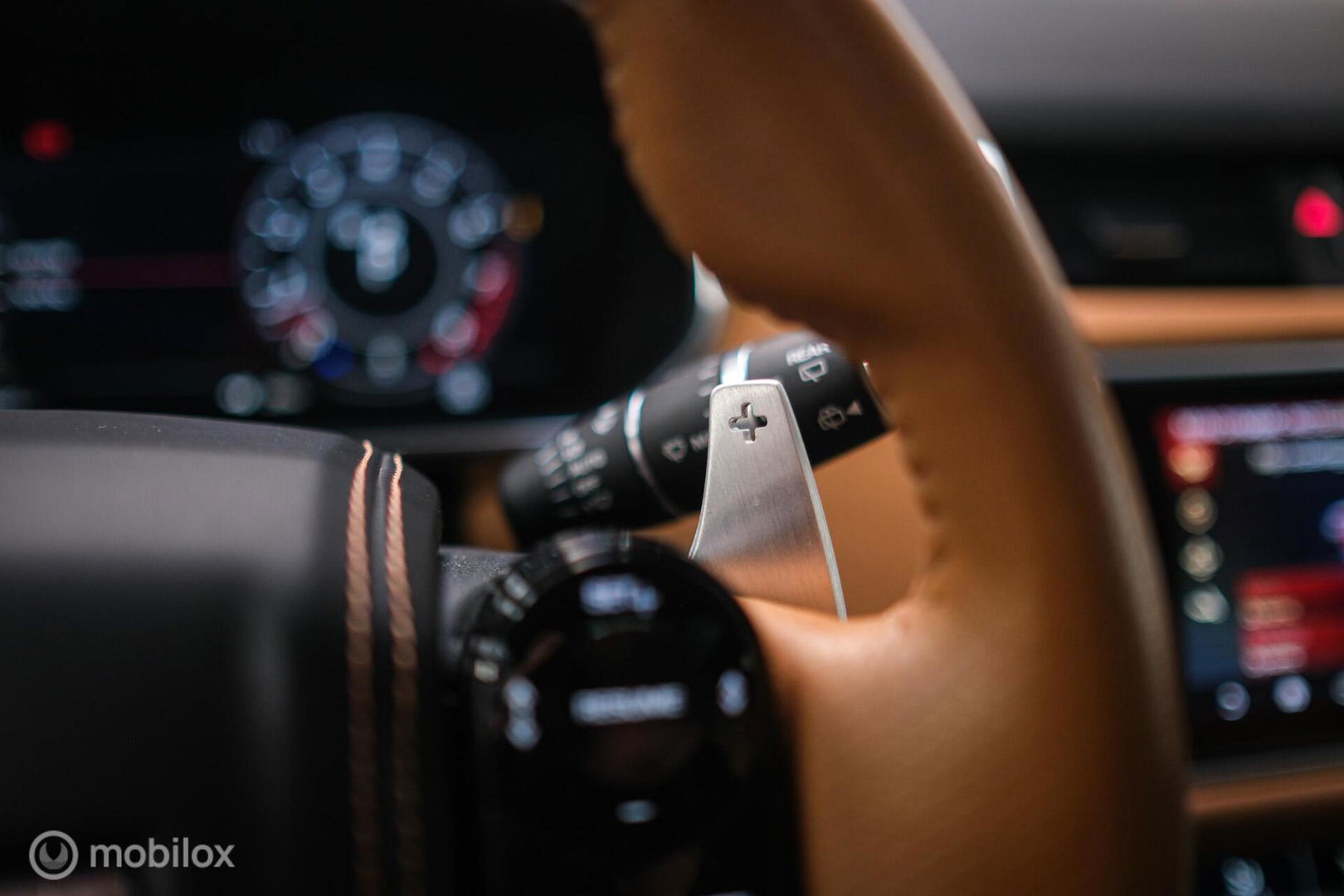 Land Rover Range Rover Sport P575 SVR Carbon Edition