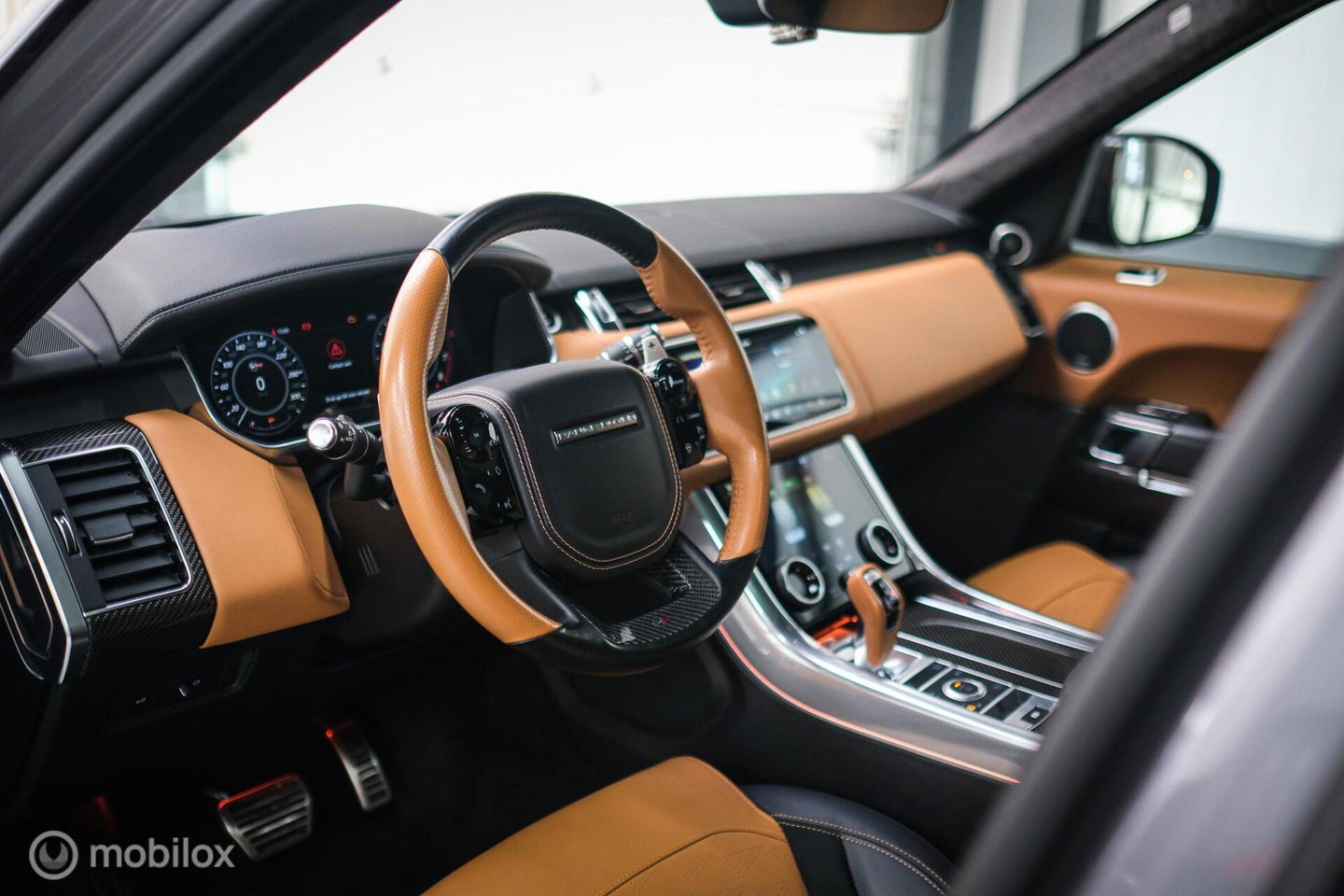 Land Rover Range Rover Sport P575 SVR Carbon Edition