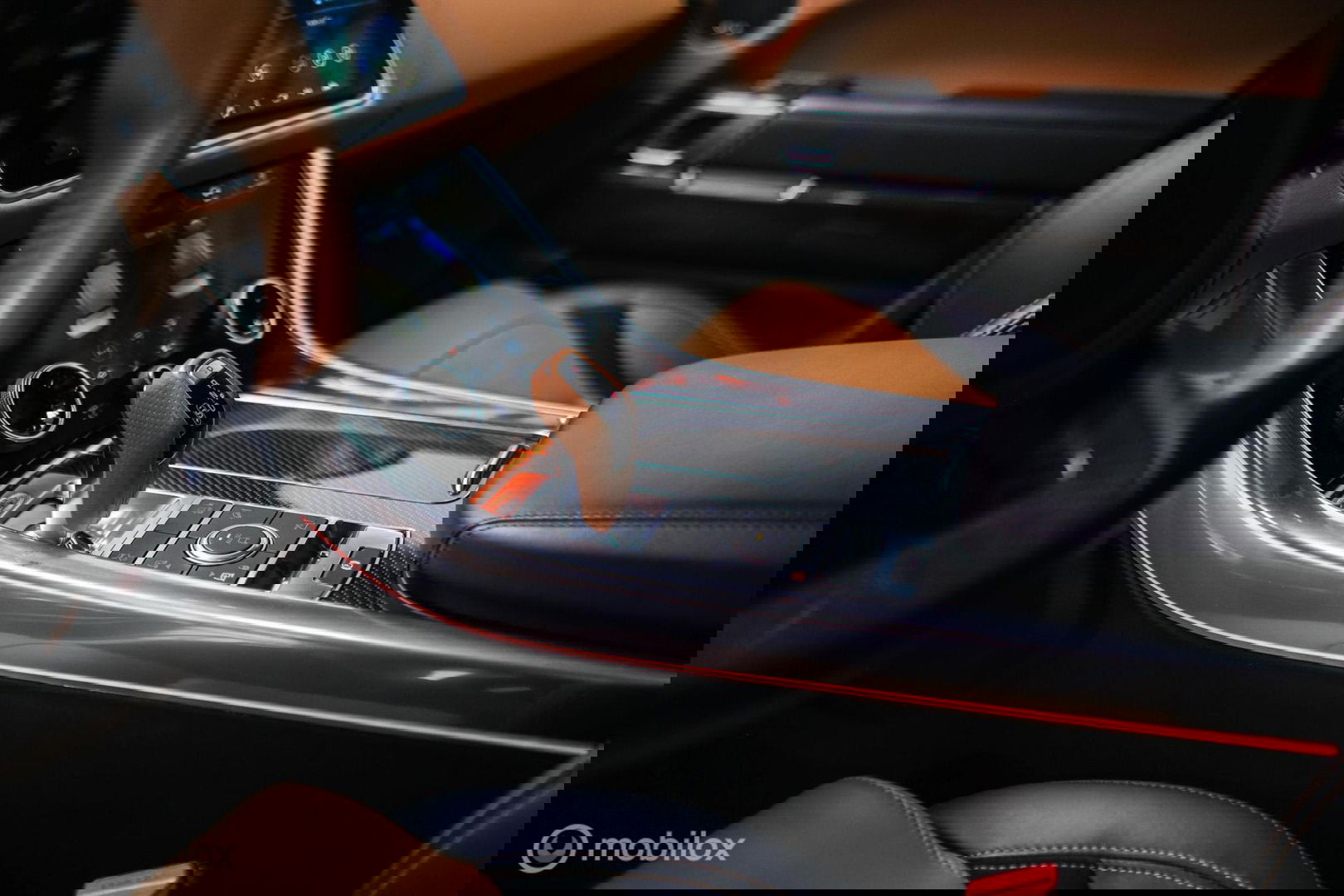 Land Rover Range Rover Sport P575 SVR Carbon Edition