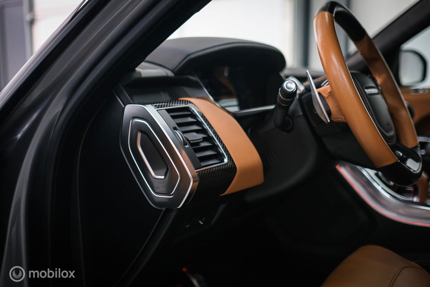 Land Rover Range Rover Sport P575 SVR Carbon Edition