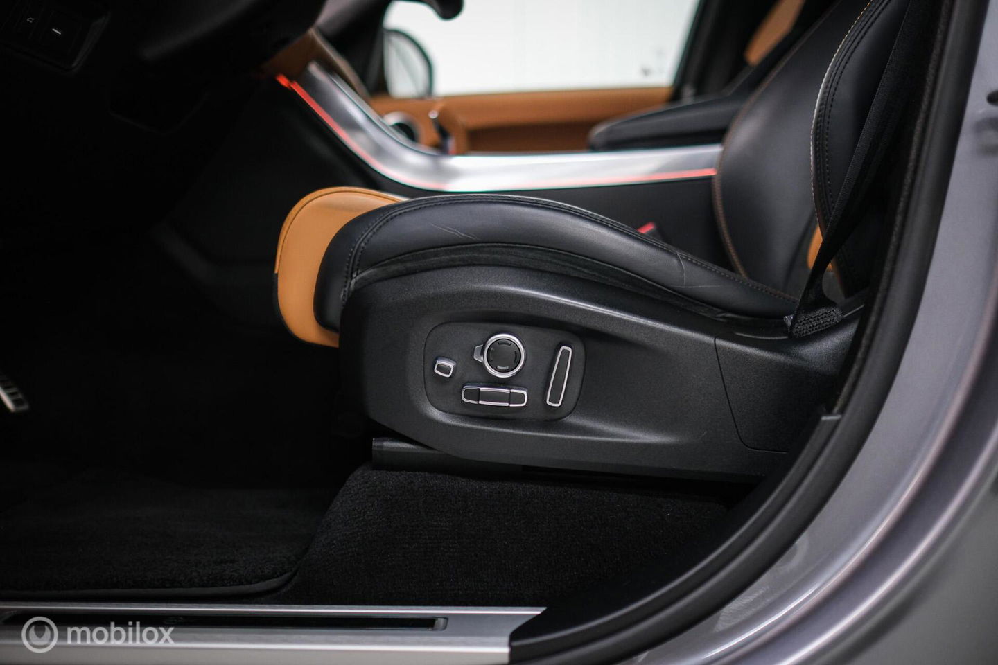 Land Rover Range Rover Sport P575 SVR Carbon Edition