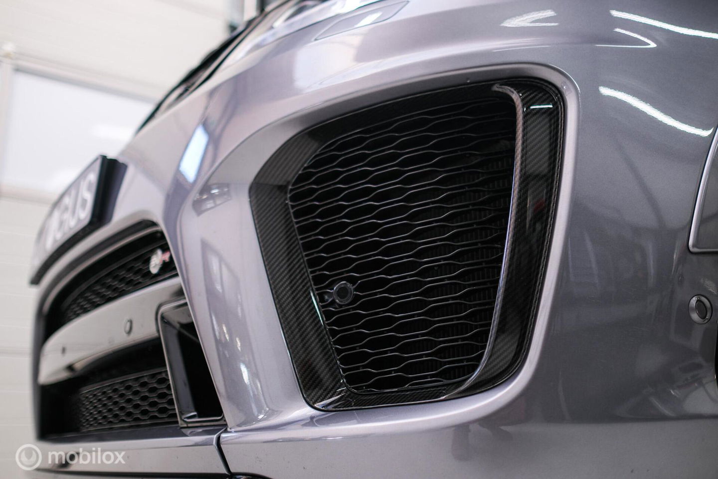 Land Rover Range Rover Sport P575 SVR Carbon Edition