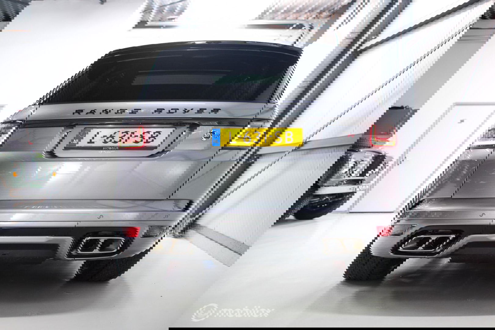 Land Rover Range Rover Sport P575 SVR Carbon Edition