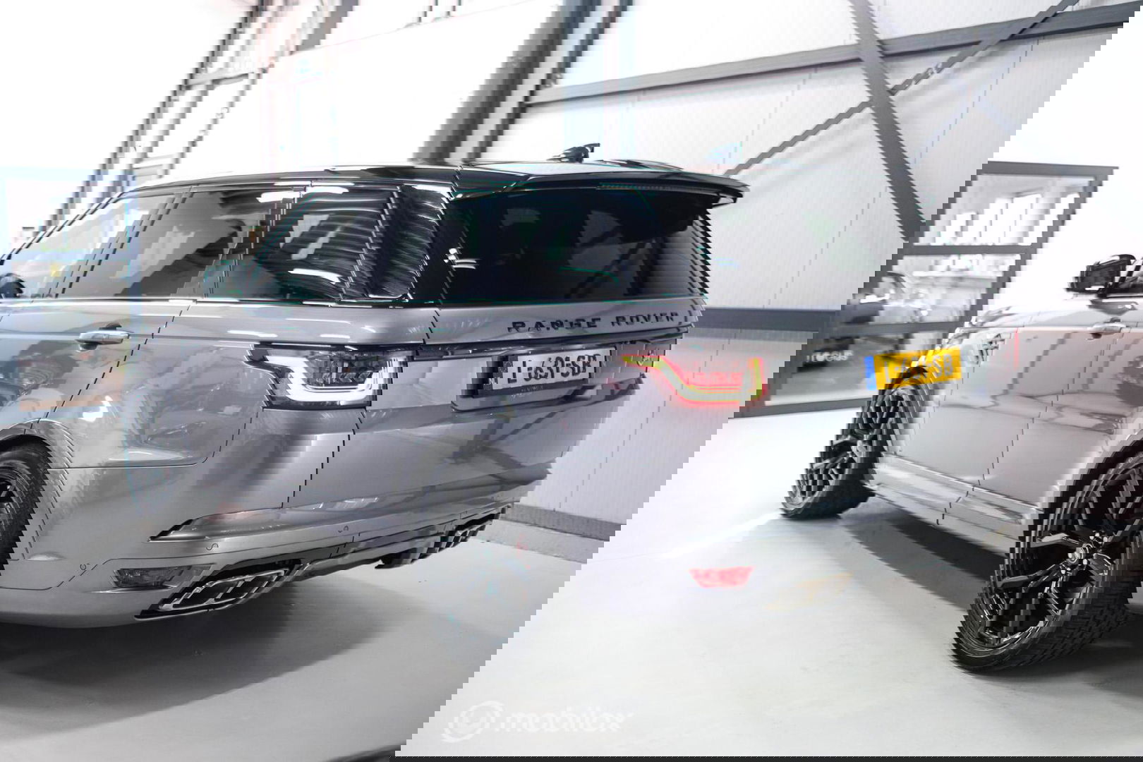 Land Rover Range Rover Sport P575 SVR Carbon Edition