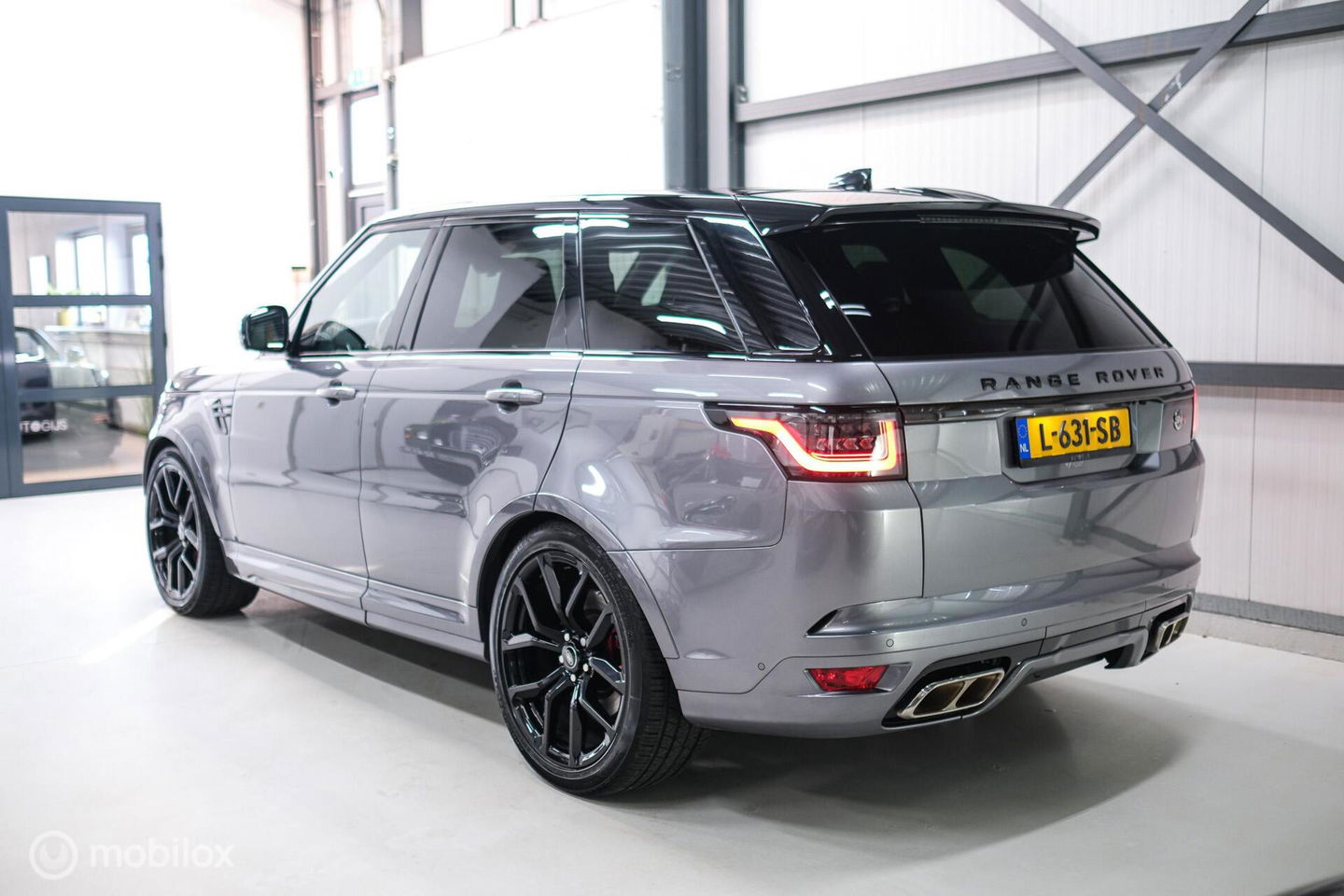 Land Rover Range Rover Sport P575 SVR Carbon Edition