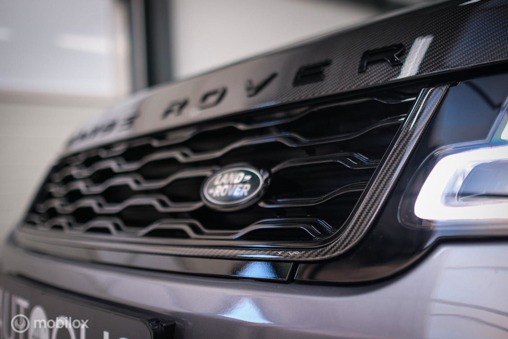 Land Rover Range Rover Sport P575 SVR Carbon Edition