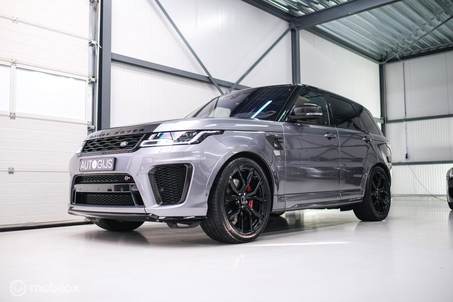 Land Rover Range Rover Sport P575 SVR Carbon Edition