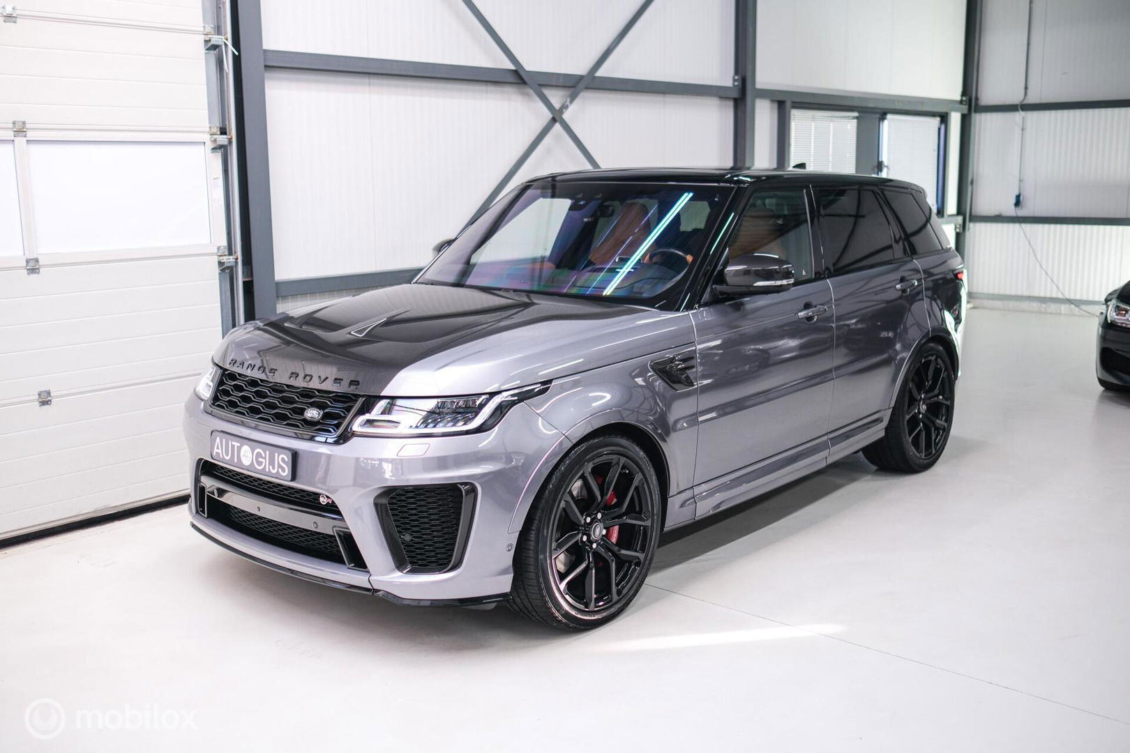 Land Rover Range Rover Sport P575 SVR Carbon Edition
