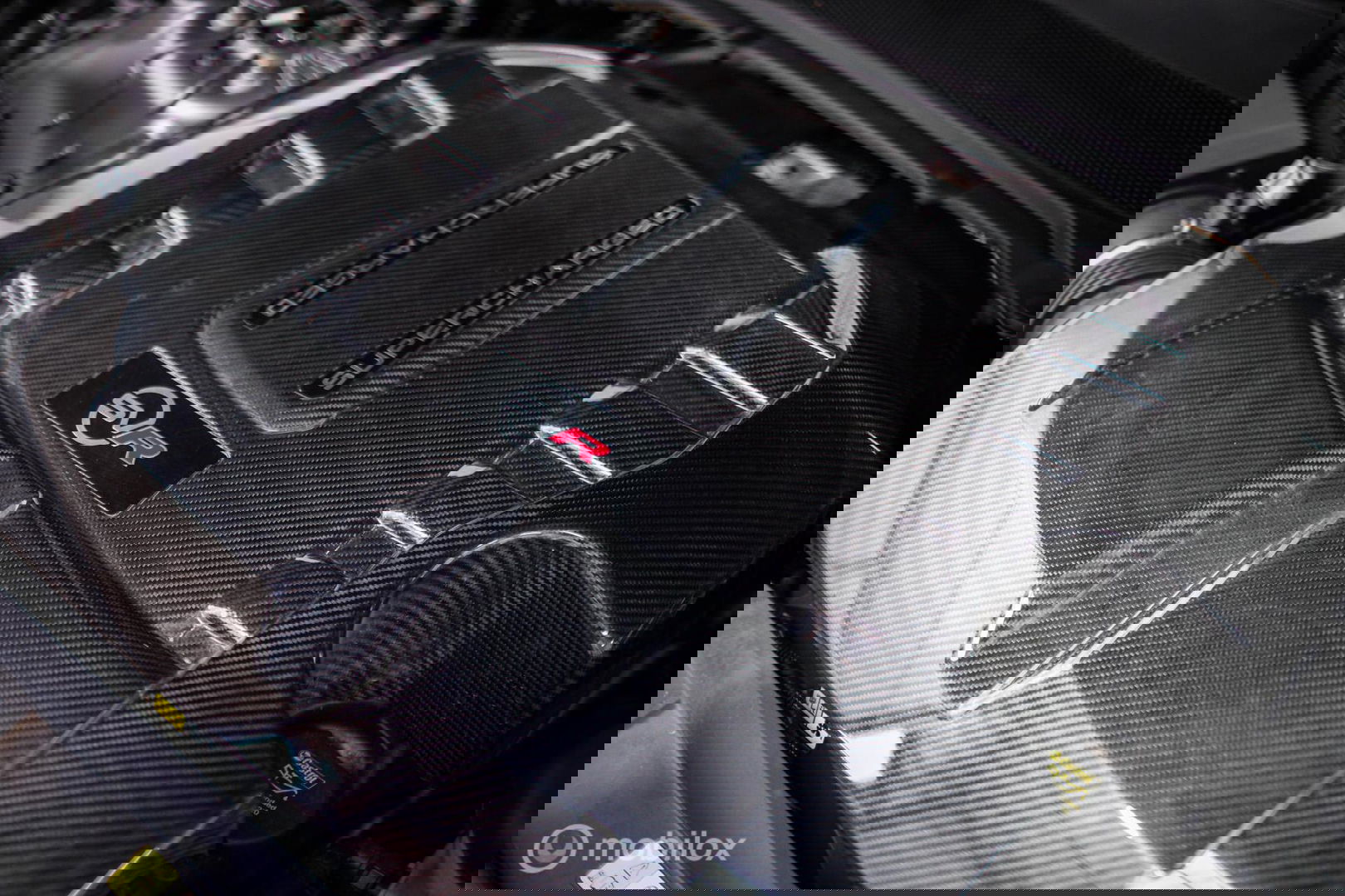 Land Rover Range Rover Sport P575 SVR Carbon Edition