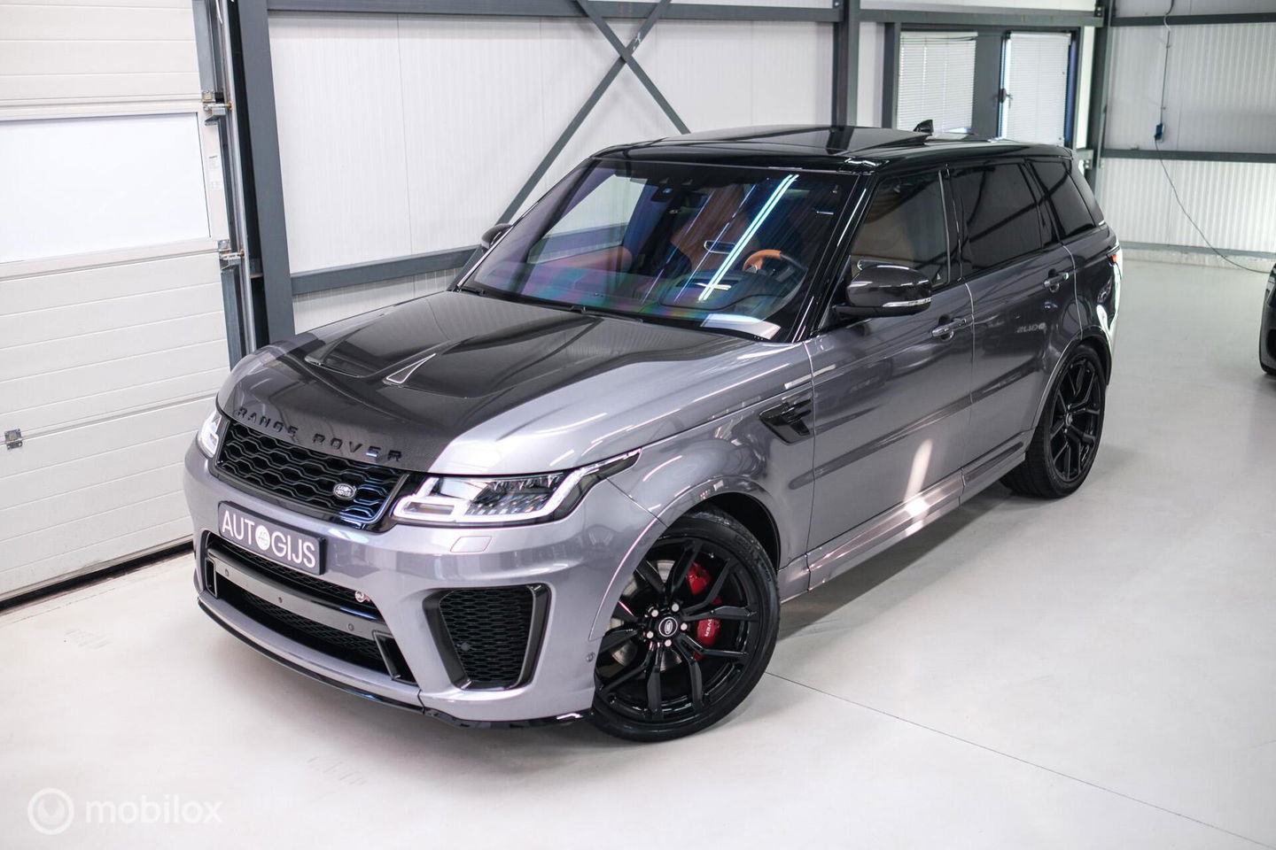 Land Rover Range Rover Sport P575 SVR Carbon Edition