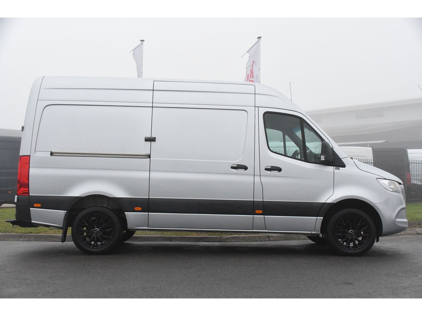 Mercedes-Benz Sprinter 319 V6 3.0 CDI L2H2 Camera, Cruise, 10,5'' Mbux, Automaat, Carplay, Multimedia, Trekhaak, Uniek!