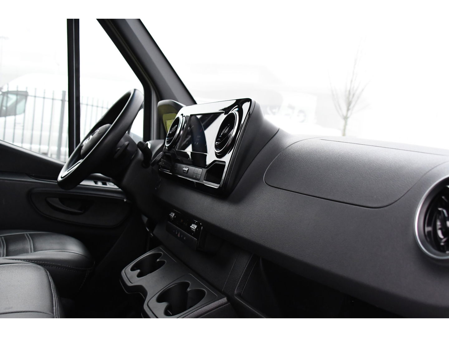 Mercedes-Benz Sprinter 319 V6 3.0 CDI L2H2 Camera, Cruise, 10,5'' Mbux, Automaat, Carplay, Multimedia, Trekhaak, Uniek!