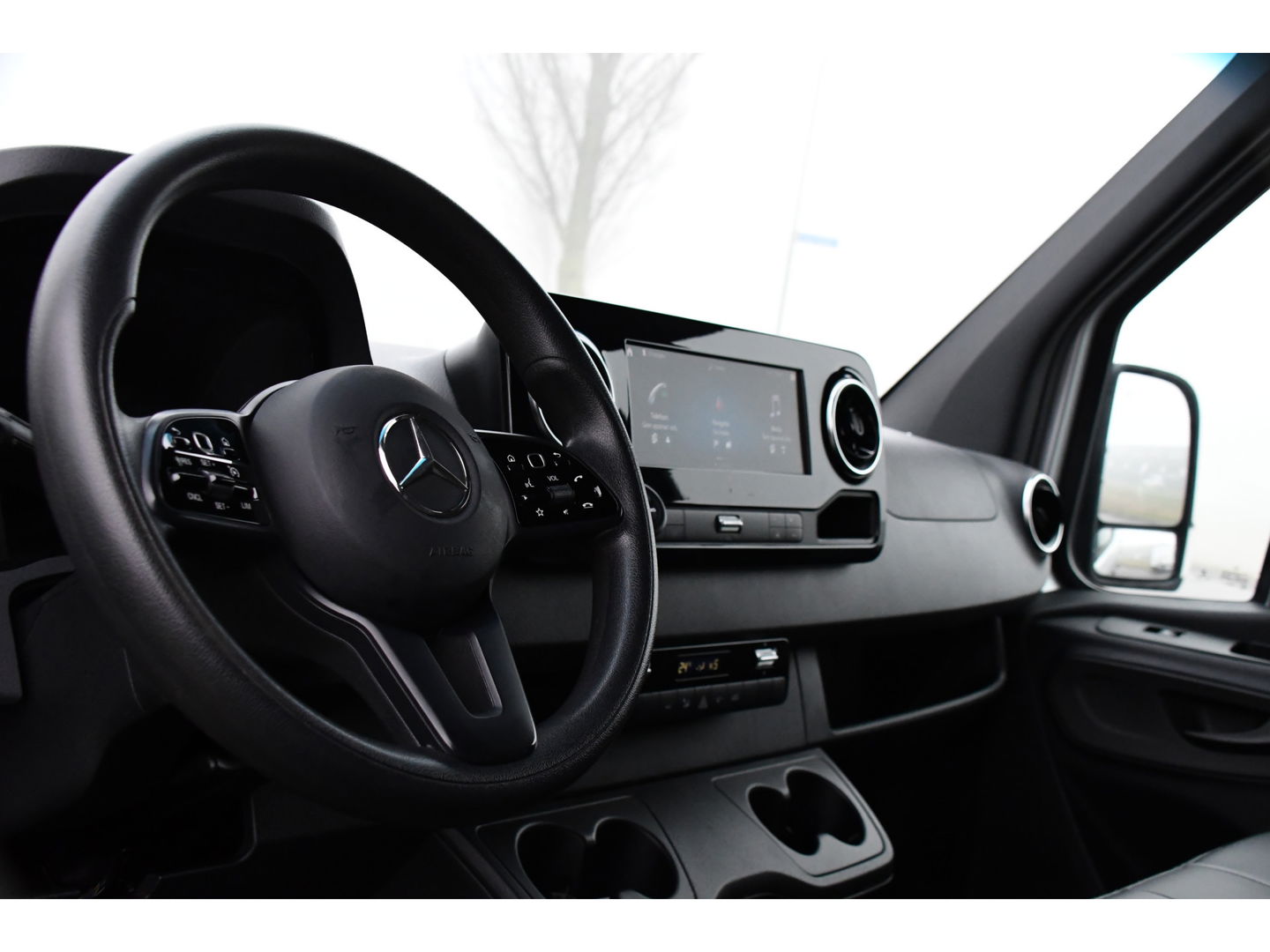 Mercedes-Benz Sprinter 319 V6 3.0 CDI L2H2 Camera, Cruise, 10,5'' Mbux, Automaat, Carplay, Multimedia, Trekhaak, Uniek!