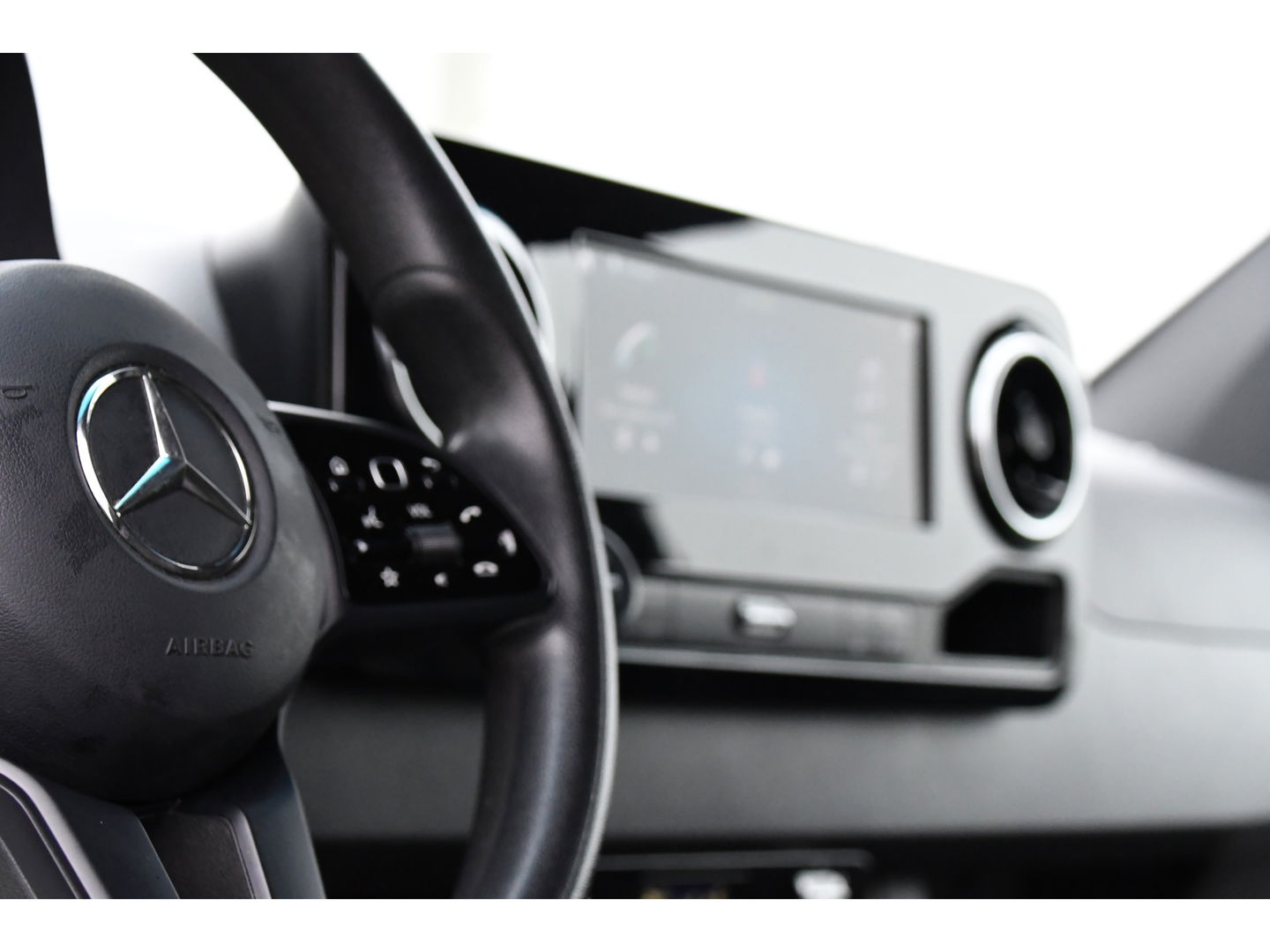 Mercedes-Benz Sprinter 319 V6 3.0 CDI L2H2 Camera, Cruise, 10,5'' Mbux, Automaat, Carplay, Multimedia, Trekhaak, Uniek!