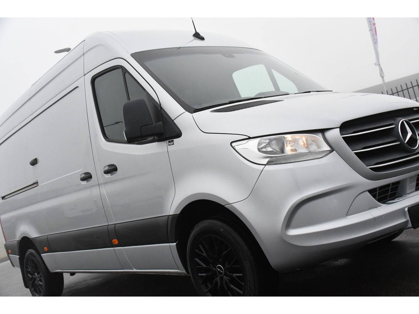 Mercedes-Benz Sprinter 319 V6 3.0 CDI L2H2 Camera, Cruise, 10,5'' Mbux, Automaat, Carplay, Multimedia, Trekhaak, Uniek!