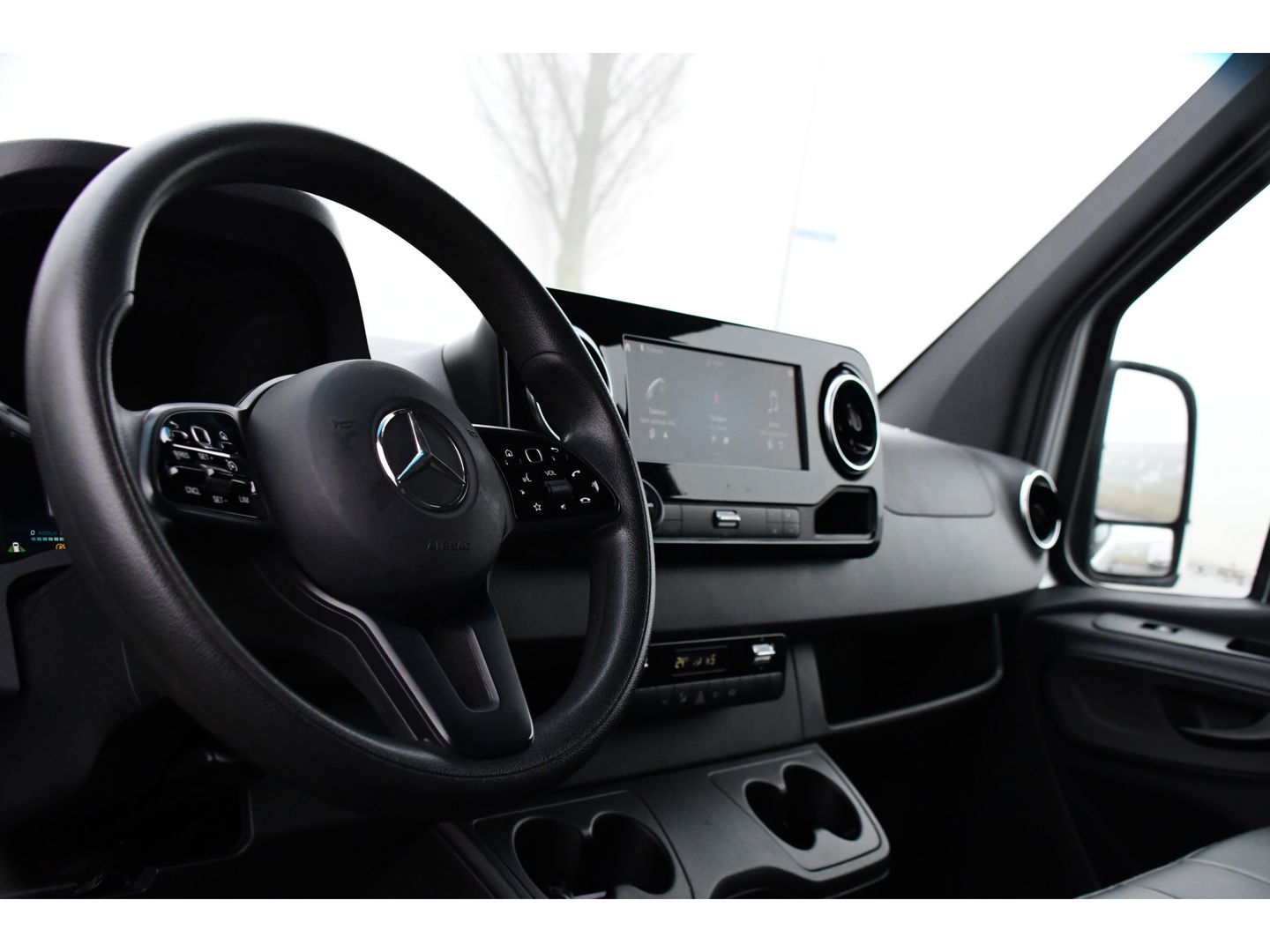 Mercedes-Benz Sprinter 319 V6 3.0 CDI L2H2 Camera, Cruise, 10,5'' Mbux, Automaat, Carplay, Multimedia, Trekhaak, Uniek!