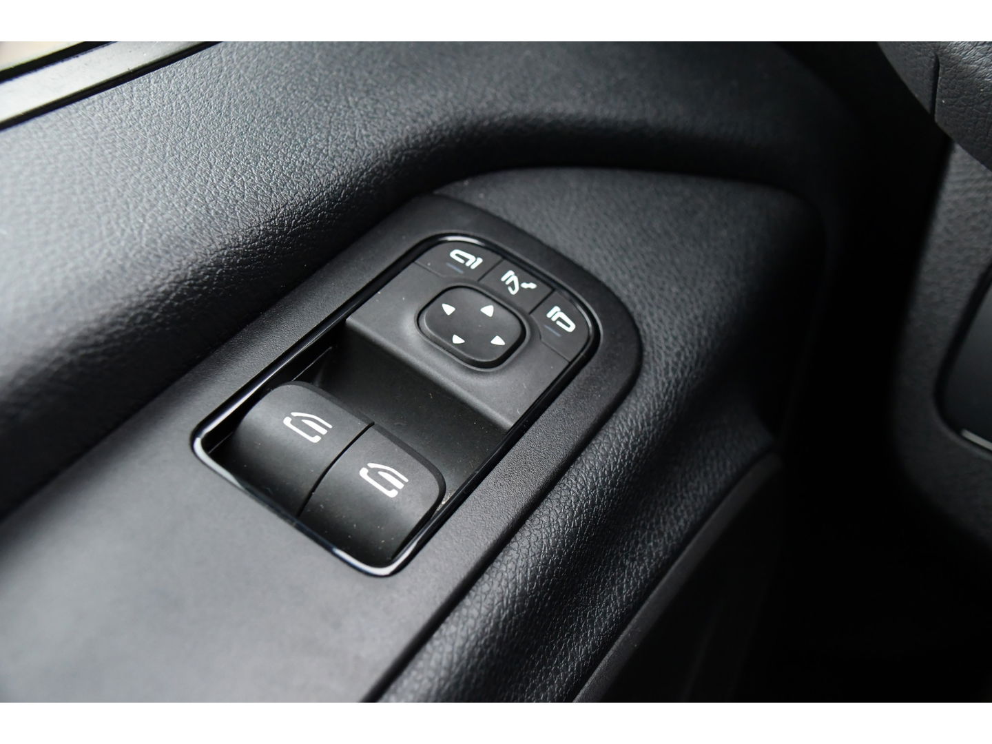 Mercedes-Benz Sprinter 319 V6 3.0 CDI L2H2 Camera, Cruise, 10,5'' Mbux, Automaat, Carplay, Multimedia, Trekhaak, Uniek!